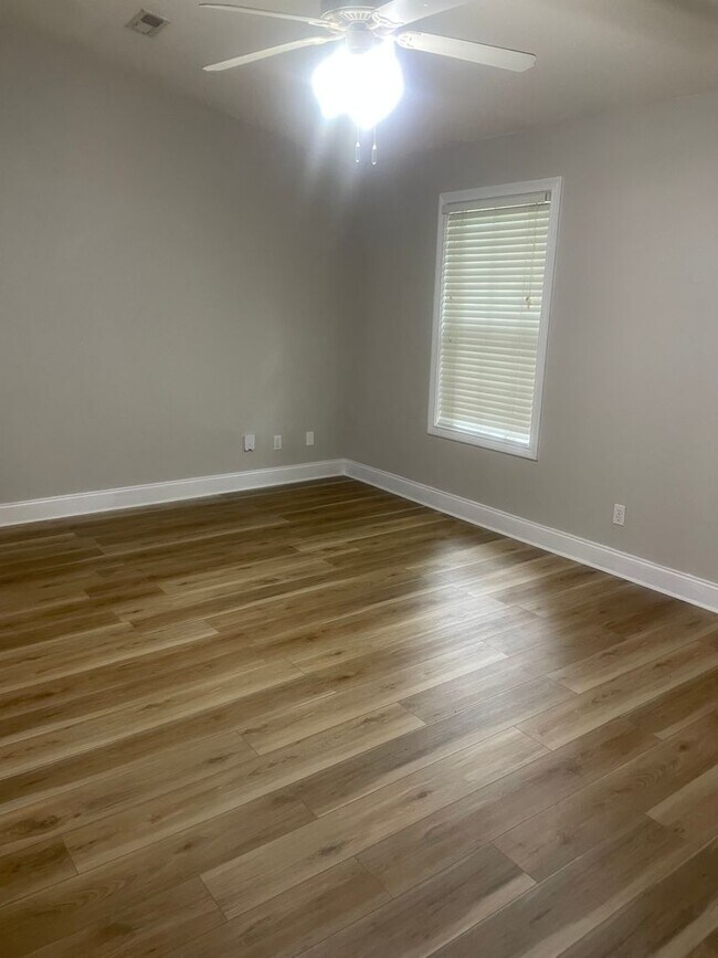 Building Photo - 4910 Kitty Hawk Way