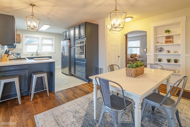 Building Photo - 3 br, 1.5 bath House - 33 Skyland Circle