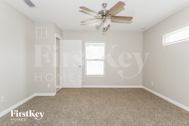 Foto del edificio - 122 SW Sea Lion Rd