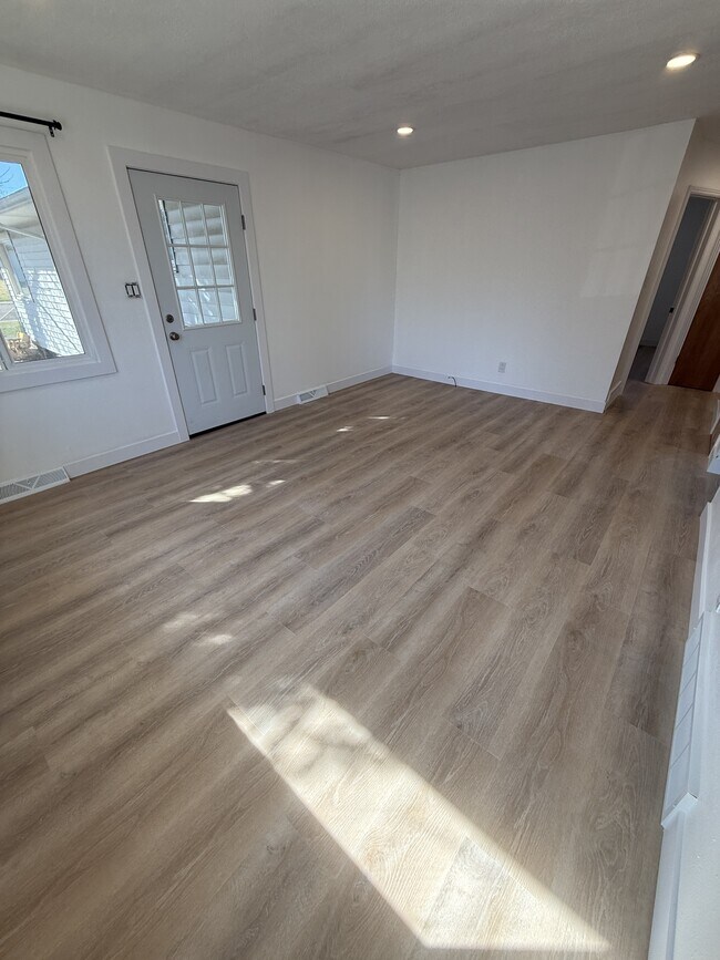 Foto del edificio - 4713 Diana Dr