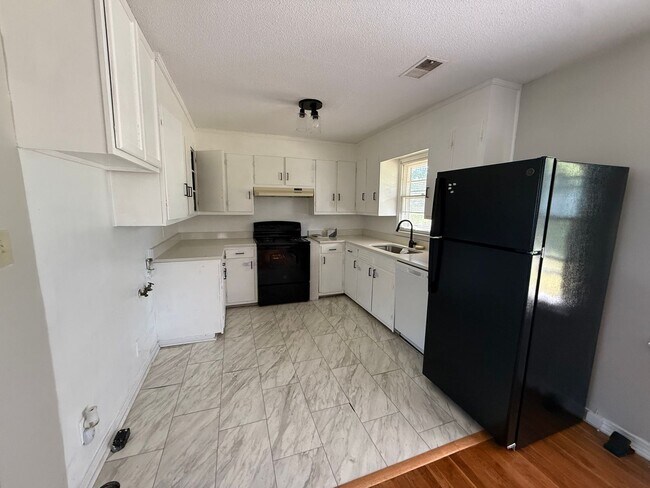 Foto del edificio - Now Available! Charming 3 Bedroom, 1 Bathroom Home in Muscle Shoals, AL