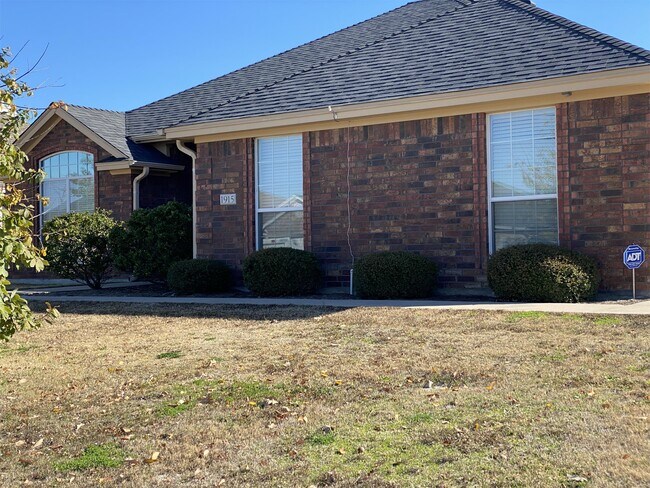 Building Photo - 1915 Guinevere Ln