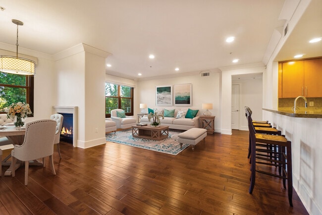 Building Photo - 357 N Hayworth Ave