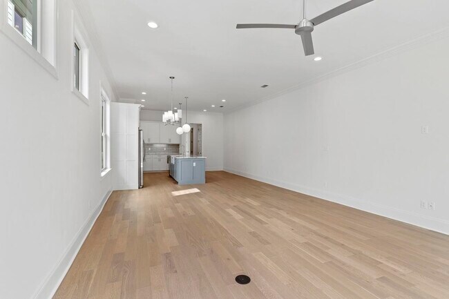 Foto del edificio - 1261 N Duval St