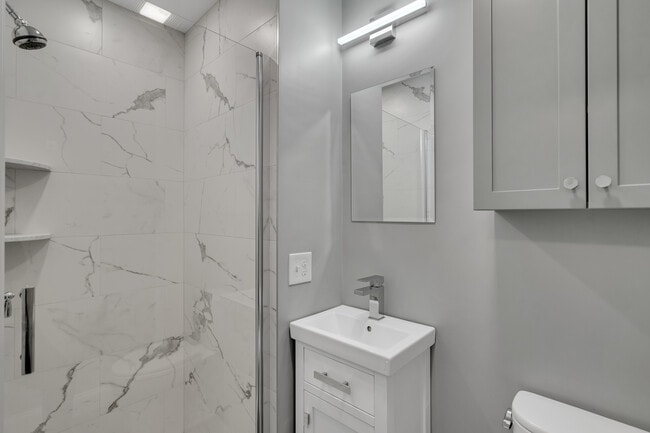 Building Photo - 142 Sutherland Rd