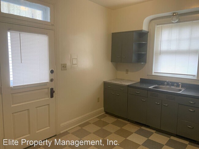Building Photo - 1 br, 1 bath House - 734 W King St, 1st Floor