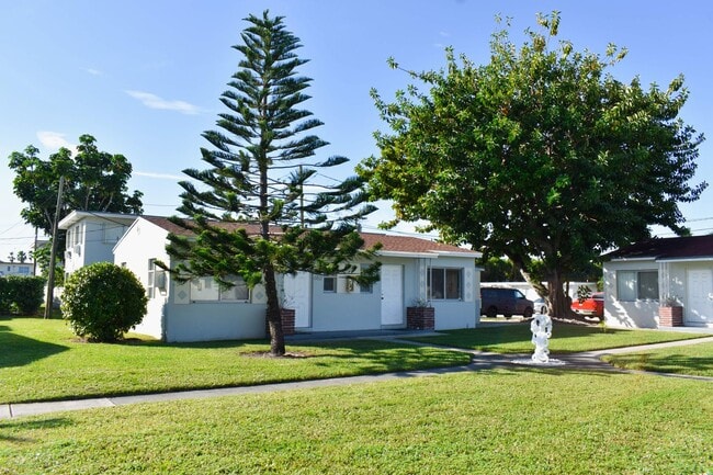 Building Photo - AVAILABLE NOW: For Rent - 1/1 Apartment fo...