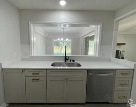 Building Photo - 121 Clearwater Cir