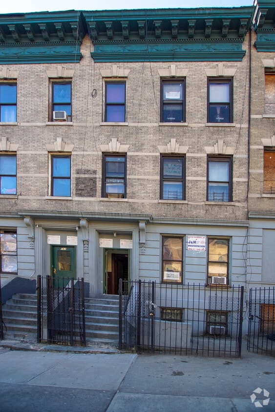Building Photo - 562 W 183rd St