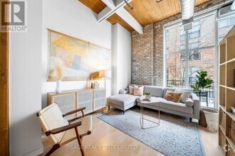 Building Photo - 955-955 Queen St W