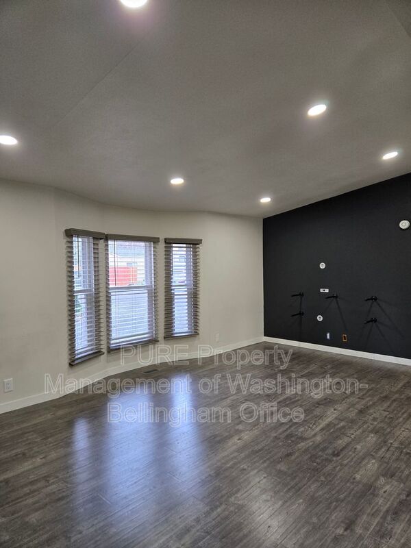 Building Photo - 4758 Neptune Cir