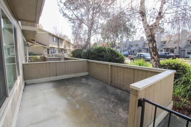 Foto del edificio - 2 Bedroom Townhouse with 2-Car Garage in The Villages near Downtown SLO