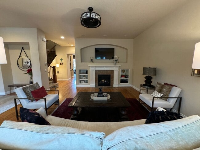 Building Photo - Amazing Lone Tree Home!