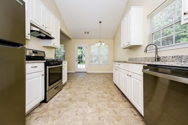 Foto del edificio - 8040 Highland Pkwy