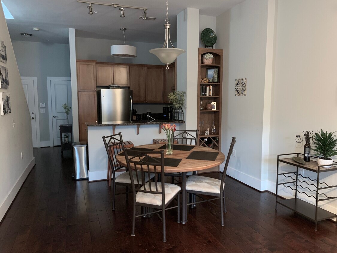 Foto del edificio - 444 S Blount St