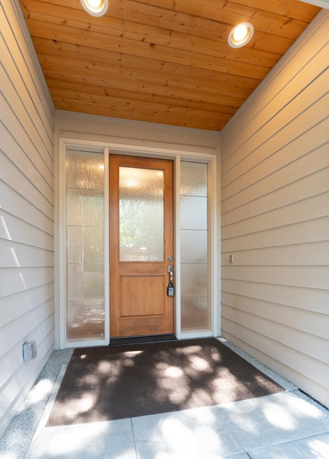 Building Photo - 4 bedroom in Bellevue WA 98004