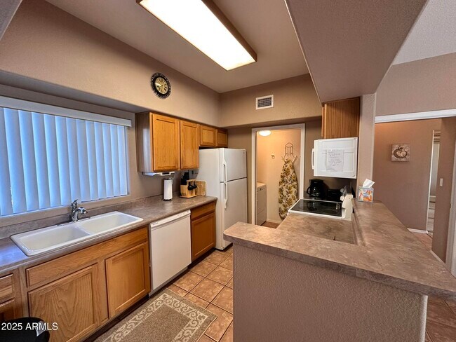 Building Photo - 10401 N Saguaro Blvd