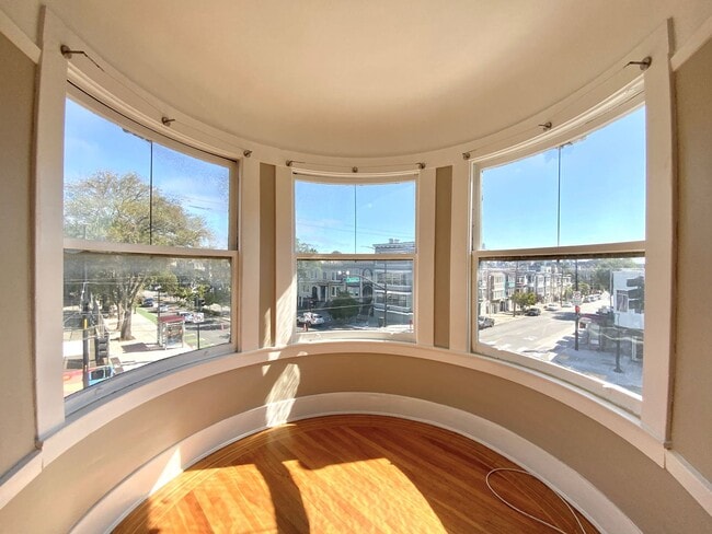 Foto del edificio - 1BR W/ Bonus Room. In-Unit LAUNDRY! DISHWASHER! PARKING AVAILABLE!