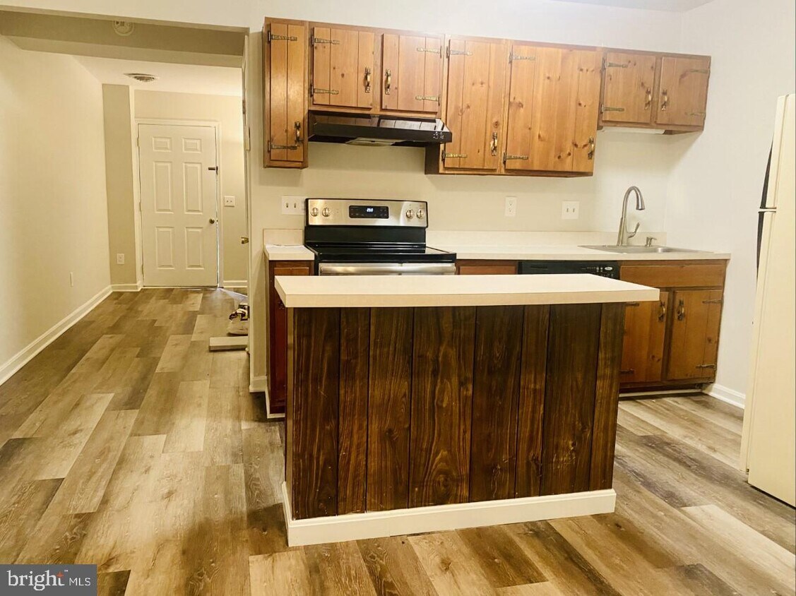 Foto principal - 938 Grantham Rd
