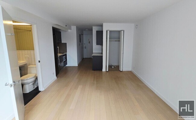 Building Photo - East 39th Street