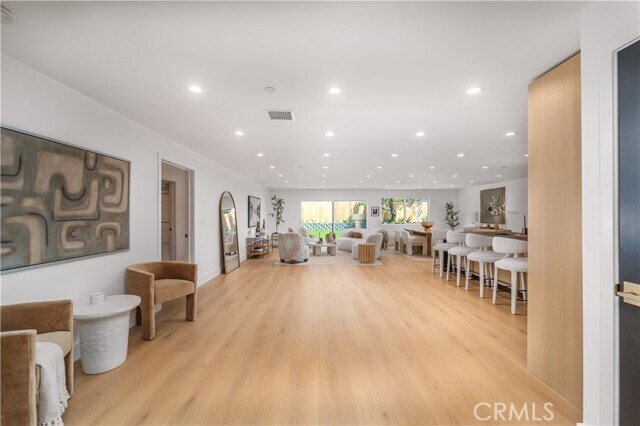 Foto del edificio - 23861 Gilmore St