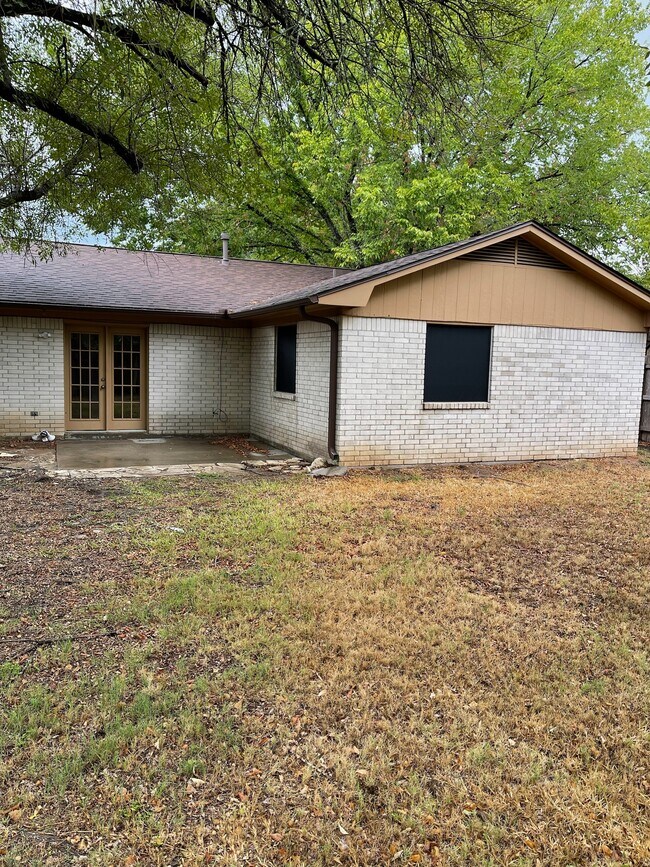 Parte trasera de la casa - 3008 Longleaf Dr