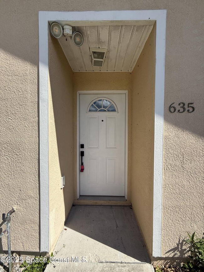 Foto del edificio - 635 Angela Ln