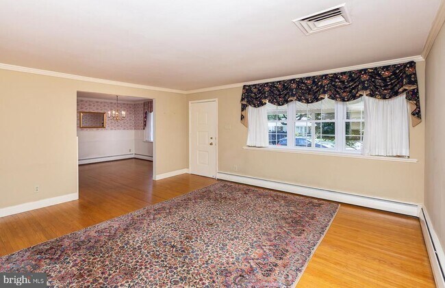 Building Photo - 2325 Poplar Rd