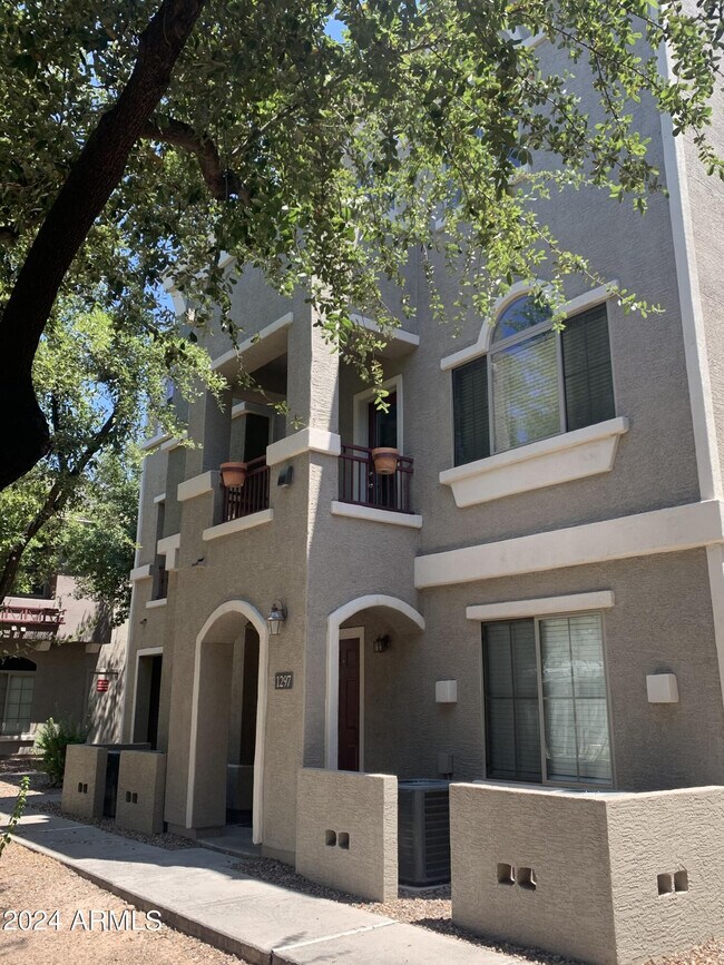 Building Photo - 280 S Evergreen Rd