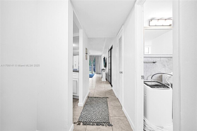 Foto del edificio - 1670 NE 191st St