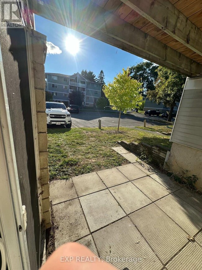 Building Photo - 216-216 Viewmount Dr