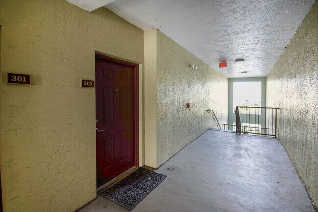 Building Photo - 1005 Bella Vista Blvd
