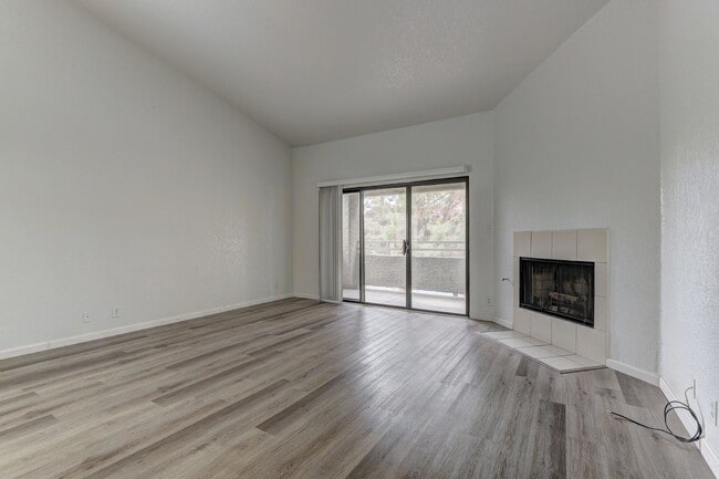 Building Photo - 5056 S Rainbow Blvd