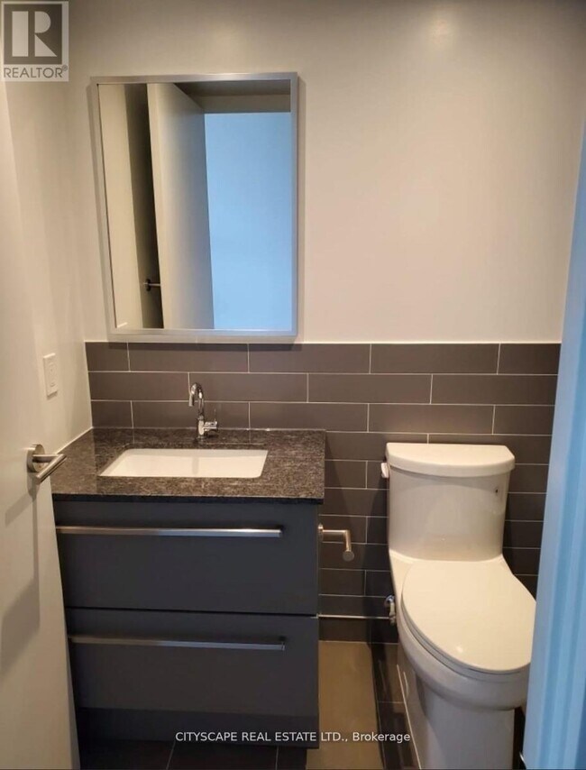 Building Photo - 120 Varna Dr