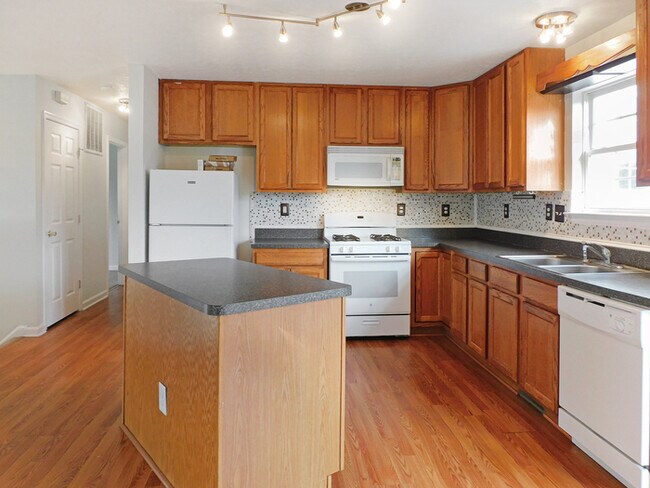 Building Photo - 45273 Bubba Way