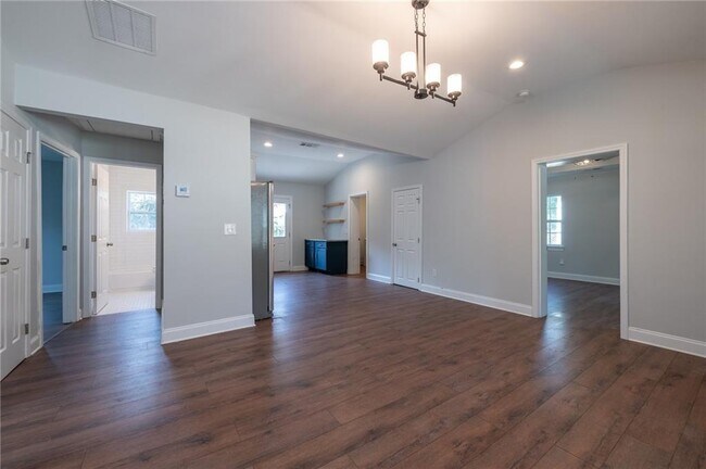 Building Photo - 331 Camilla Cir SW