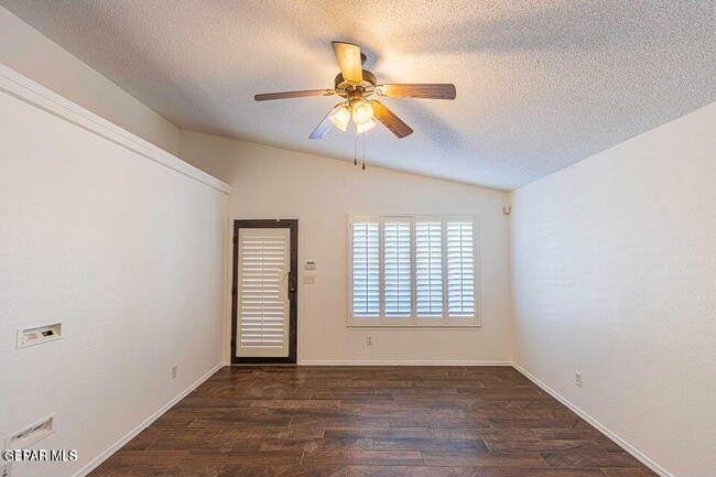 Building Photo - 2080 Shreya St