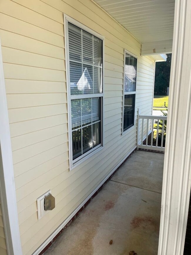 Building Photo - Available now. FULLY RENOVATED 3BR 2BA Hou...