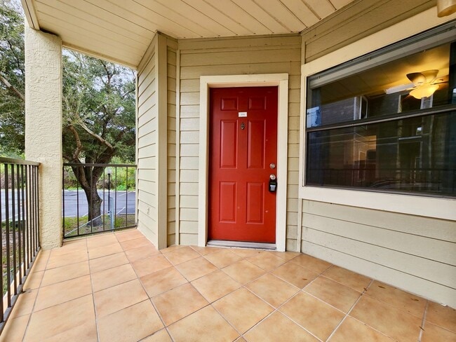 Building Photo - Fully upgraded 2/2 condo in the heart of K...