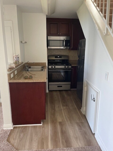 Building Photo - 5545 Canoga Ave