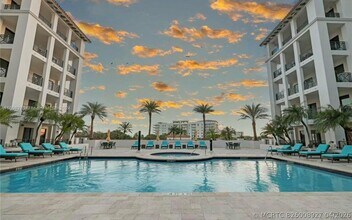 Building Photo - 200 E Palmetto Park Rd