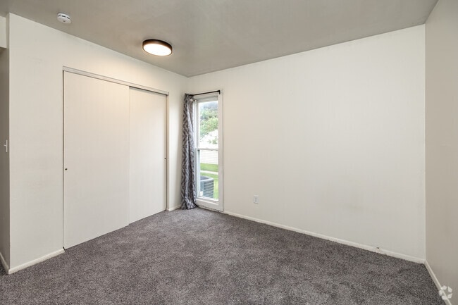 3BR, 2BA - 1,026SF - First Bedroom - Alpine Manor Apartments