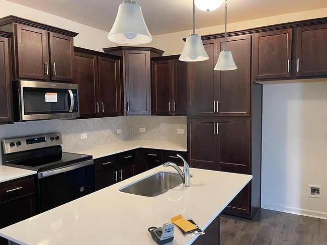 Building Photo - Room in House on Mariners Ct