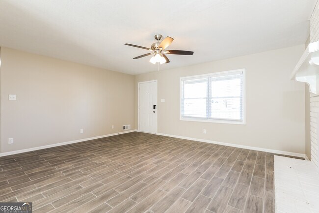 Foto del edificio - 219 Deerfield Dr