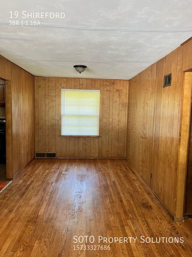 Building Photo - large home with TWO car garage in Ferguson!