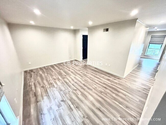 Foto del edificio - 1047 June Rd