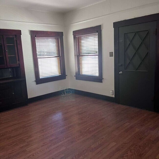 Foto del edificio - 346 E 18th St