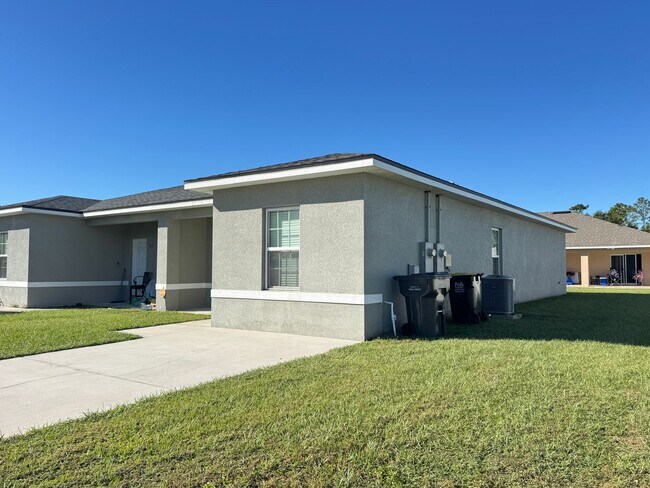 Foto del edificio - BEAUTIFUL 3 Bd/ 2 Ba DUPLEX!