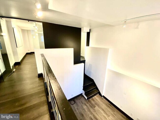 Building Photo - 1823 Spring Garden St