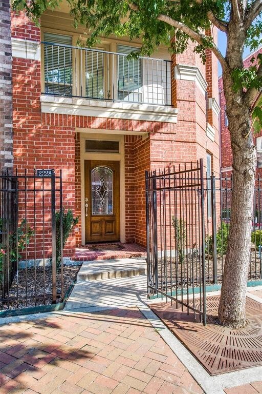 Building Photo - 2228 Marilla St